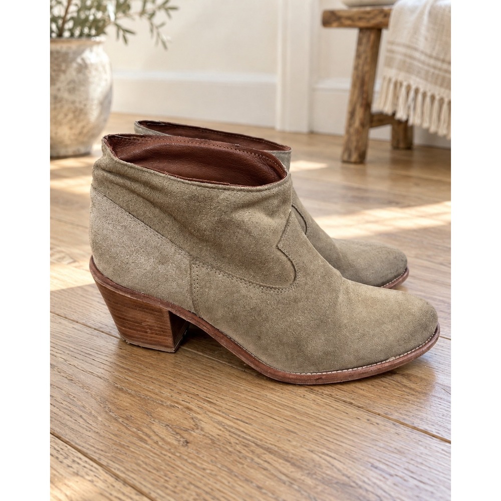 Vero Cuoio Italy Taupe Suede Western Ankle Booties Stacked Heel Size 37